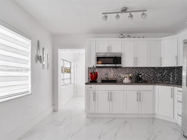 Продажа дома по адресу 31 SW 58th Ct - фото 6186596