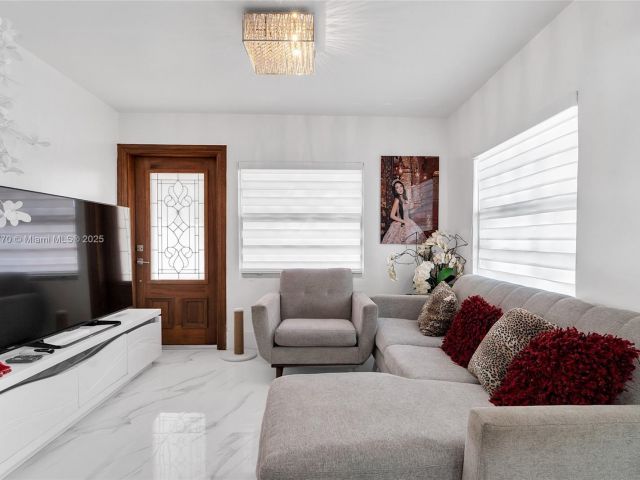 Продажа дома по адресу 31 SW 58th Ct - фото 6186598