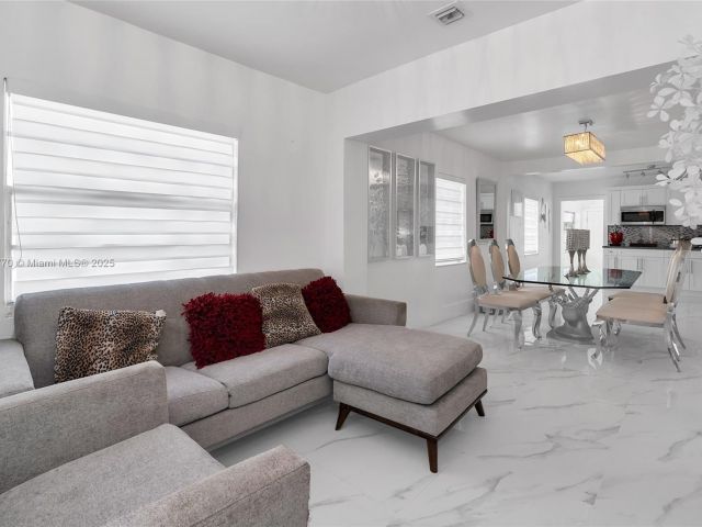 Продажа дома по адресу 31 SW 58th Ct - фото 6186599