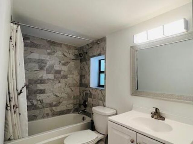 Продажа дома по адресу 181 NE 15th Terrace - фото 6252120