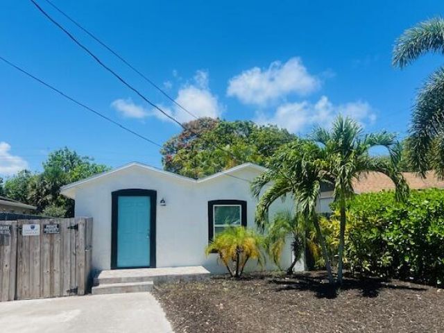 Продажа дома по адресу 181 NE 15th Terrace - фото 6252131