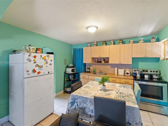 Продажа дома по адресу 50 NW 34th Ter - фото 6180276