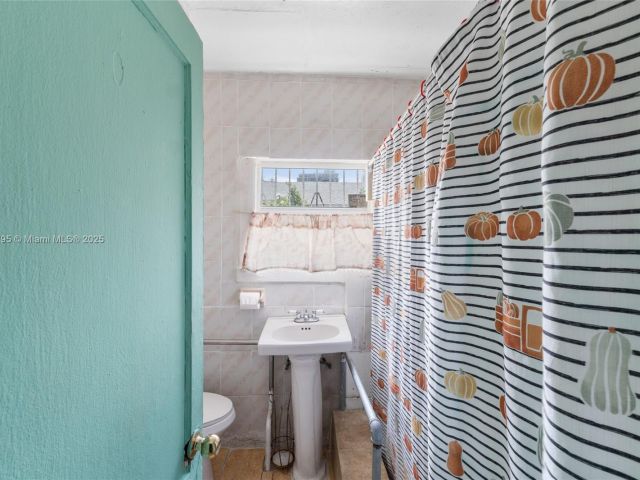 Продажа дома по адресу 50 NW 34th Ter - фото 6180280