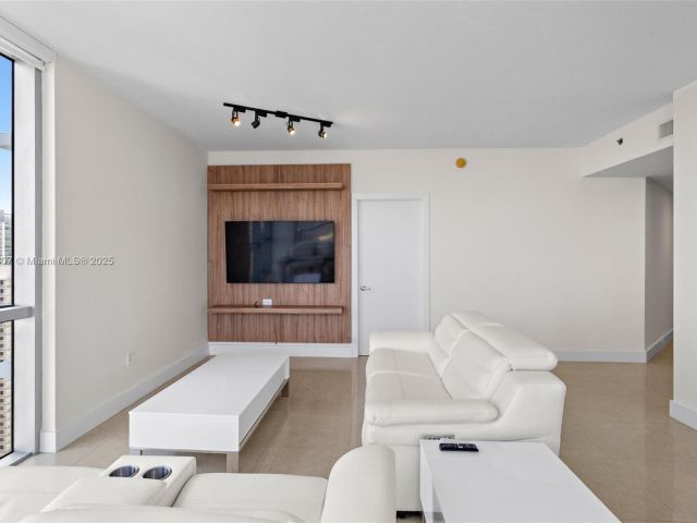 Квартира в аренду номер4001 - фото 6181898