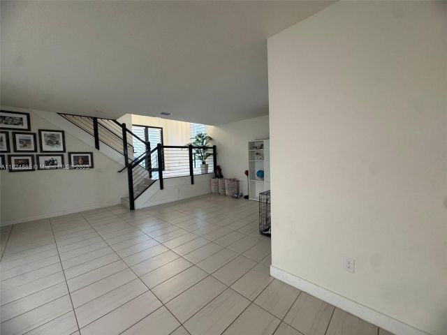 Продажа дома по адресу 10240 NW 76th Ter - фото 6179993