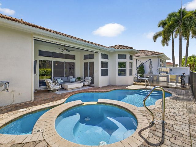 Продажа дома по адресу 8168 Valhalla Drive - фото 6215038