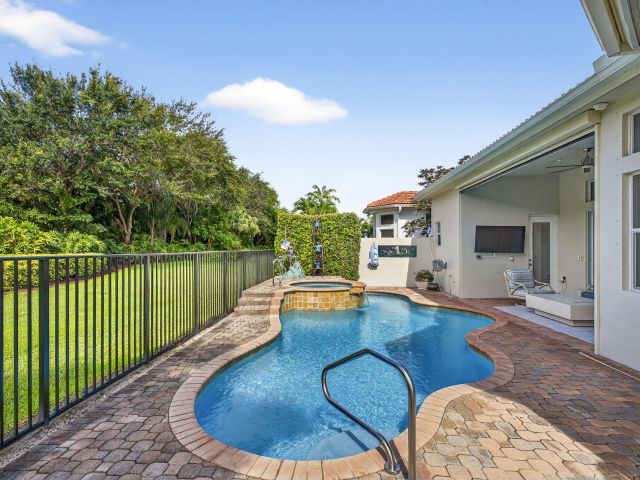 Продажа дома по адресу 8168 Valhalla Drive - фото 6215040