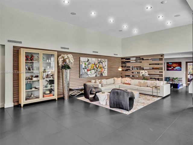 Дом в аренду по адресу 307 Holiday Dr - фото 6180958