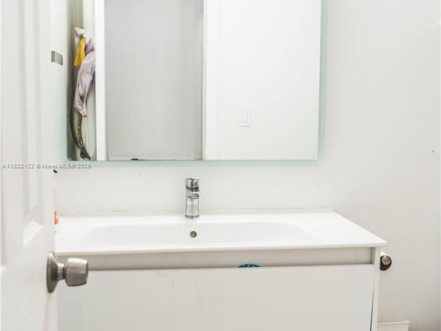 Продажа дома по адресу 10770 SW 172nd St - фото 6200816