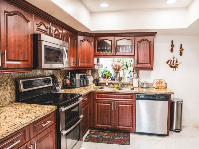 Продажа дома по адресу 10770 SW 172nd St - фото 6200820