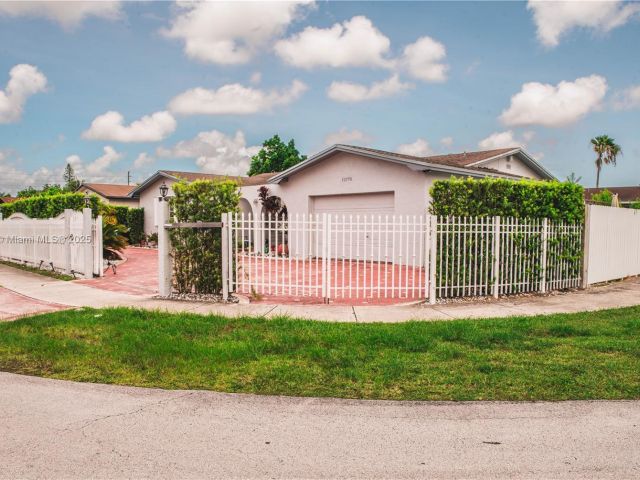 Продажа дома по адресу 10770 SW 172nd St - фото 6200828