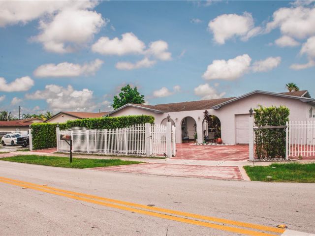 Продажа дома по адресу 10770 SW 172nd St - фото 6200829