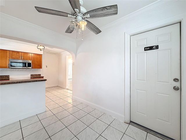 Продажа дома по адресу 6464 Mcclellan St - фото 6204337