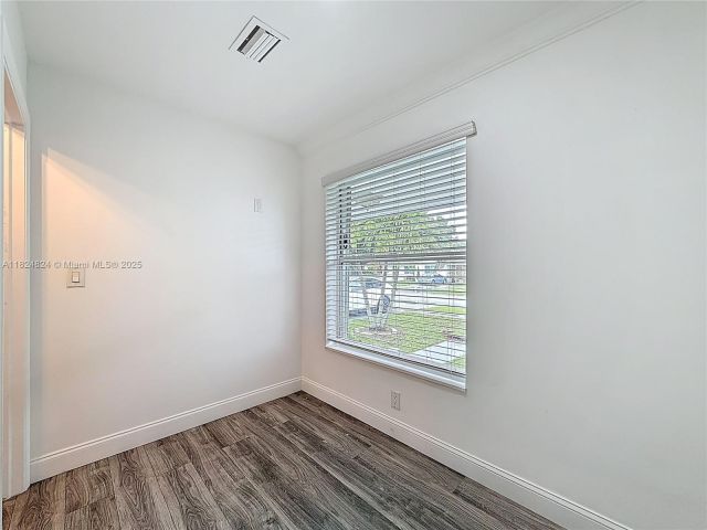 Продажа дома по адресу 6464 Mcclellan St - фото 6204340