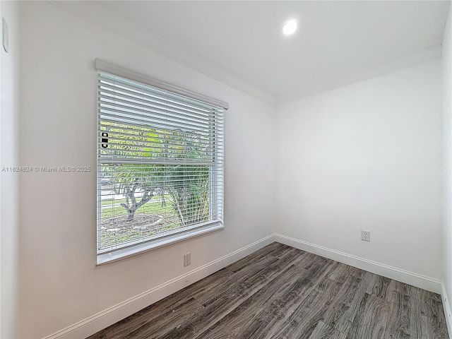 Продажа дома по адресу 6464 Mcclellan St - фото 6204341