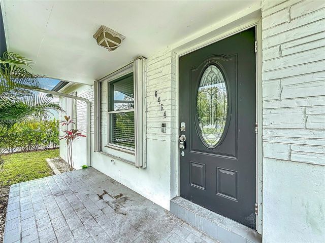 Продажа дома по адресу 6464 Mcclellan St - фото 6204351