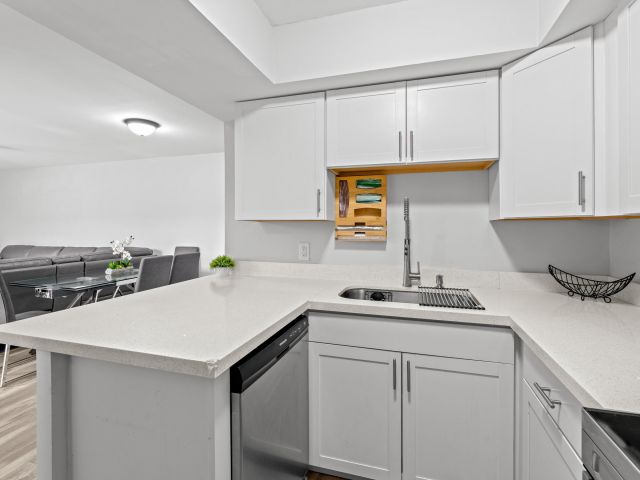 Дом в аренду по адресу 3715 Village Drive A - фото 6215081