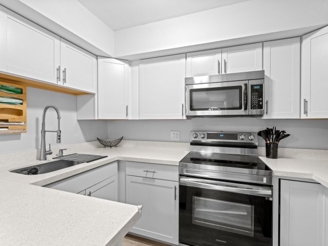 Дом в аренду по адресу 3715 Village Drive A - фото 6215082