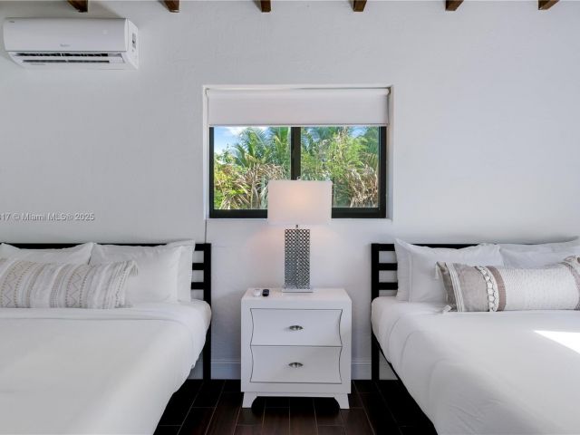 Дом в аренду по адресу 11534 NE 13th Ave - фото 6181126