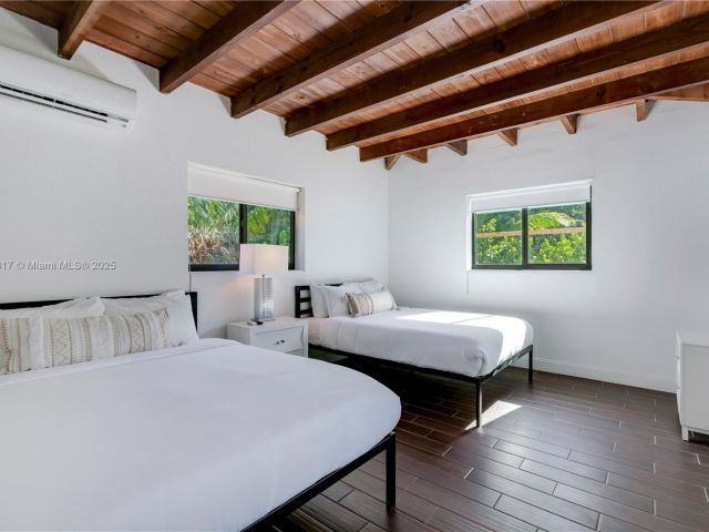 Дом в аренду по адресу 11534 NE 13th Ave - фото 6181127