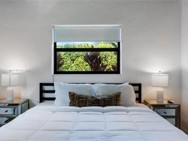 Дом в аренду по адресу 11534 NE 13th Ave - фото 6181129