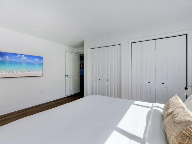 Дом в аренду по адресу 11534 NE 13th Ave - фото 6181133