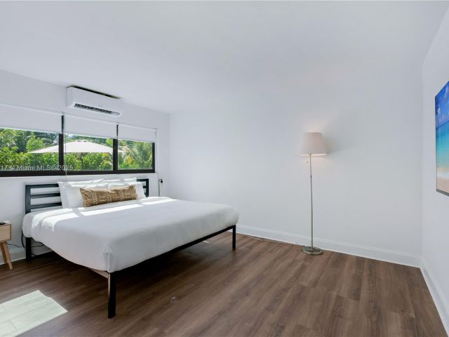 Дом в аренду по адресу 11534 NE 13th Ave - фото 6181135