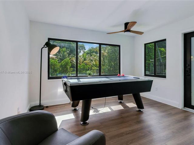 Дом в аренду по адресу 11534 NE 13th Ave - фото 6181136