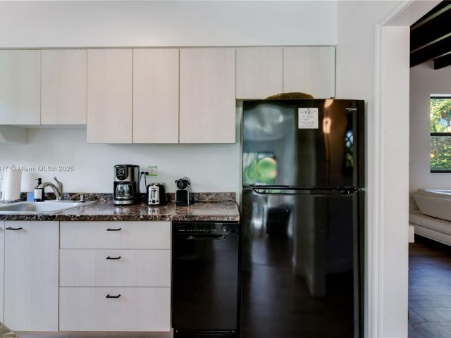 Дом в аренду по адресу 11534 NE 13th Ave - фото 6181137