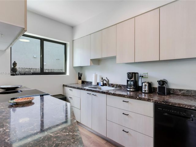 Дом в аренду по адресу 11534 NE 13th Ave - фото 6181139