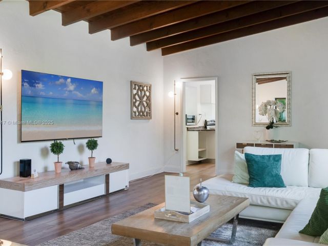 Дом в аренду по адресу 11534 NE 13th Ave - фото 6181142