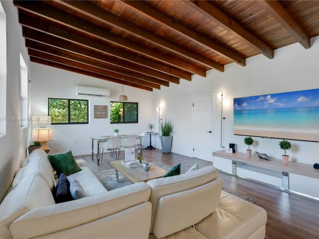 Дом в аренду по адресу 11534 NE 13th Ave - фото 6181143