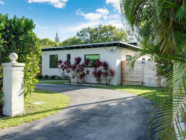 Дом в аренду по адресу 11534 NE 13th Ave - фото 6181144