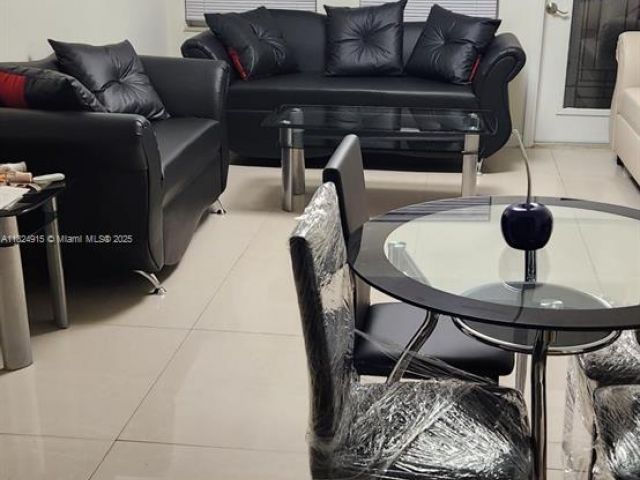 Продажа дома по адресу 1607 Moffett St - фото 6182433