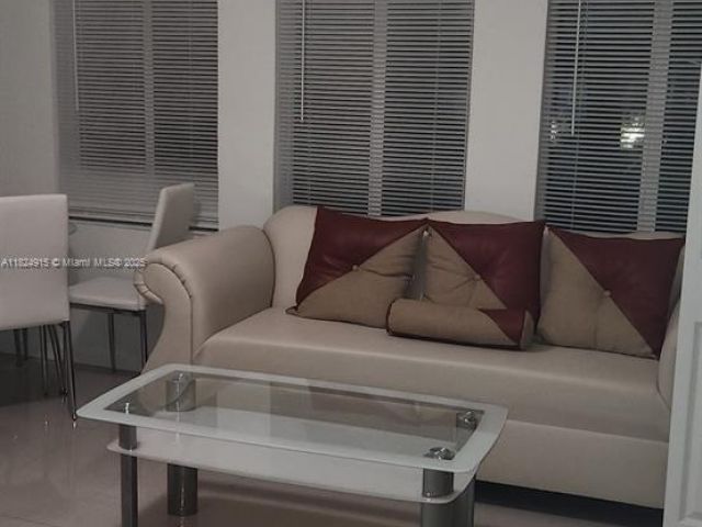 Продажа дома по адресу 1607 Moffett St - фото 6182434