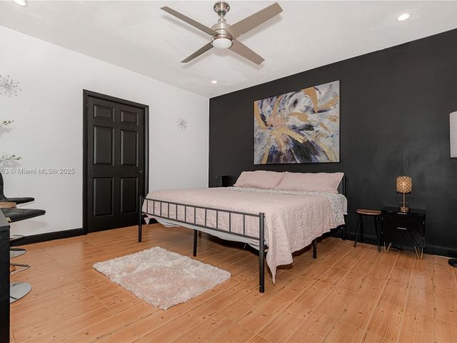 Продажа дома по адресу 11700 Sheridan St - фото 6204396