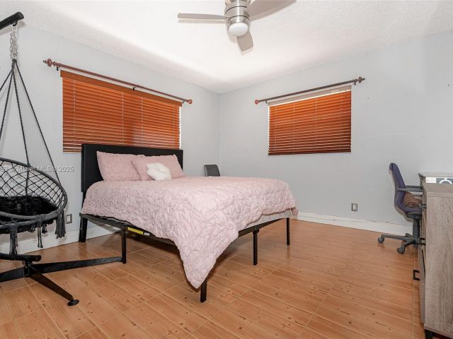 Продажа дома по адресу 11700 Sheridan St - фото 6204399