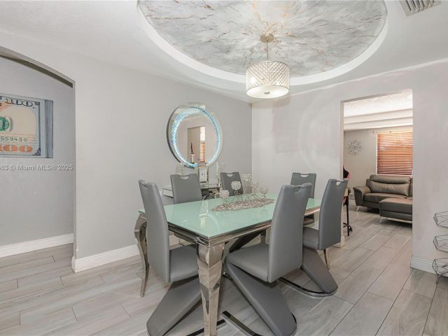 Продажа дома по адресу 11700 Sheridan St - фото 6204406