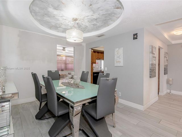 Продажа дома по адресу 11700 Sheridan St - фото 6204407