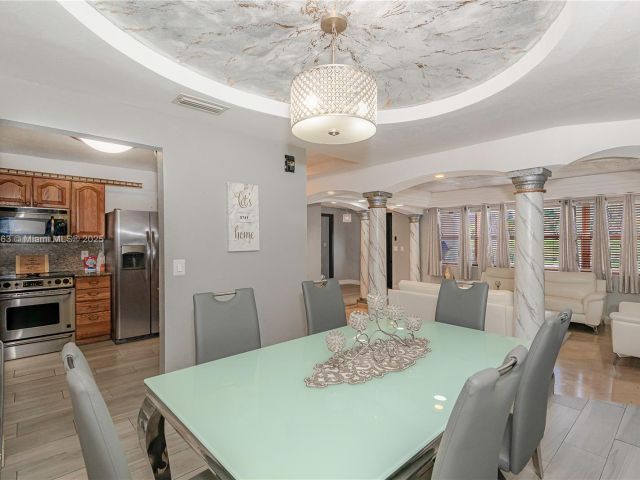 Продажа дома по адресу 11700 Sheridan St - фото 6204408