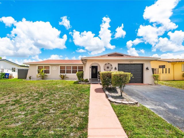 Продажа дома по адресу 11700 Sheridan St - фото 6204412