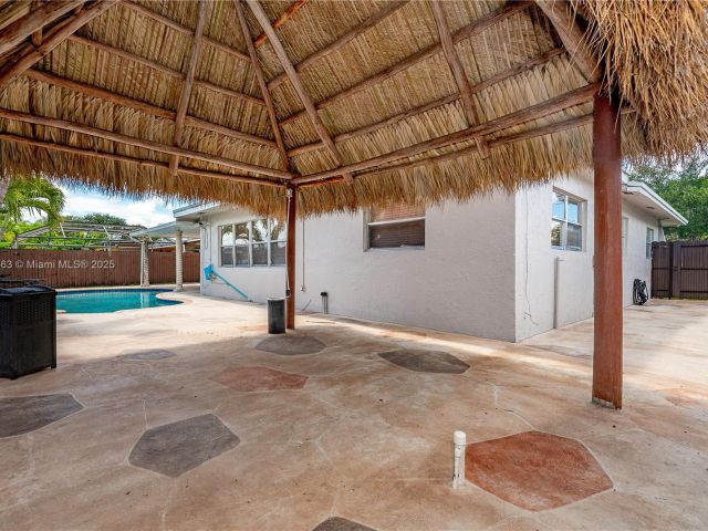 Продажа дома по адресу 11700 Sheridan St - фото 6204414