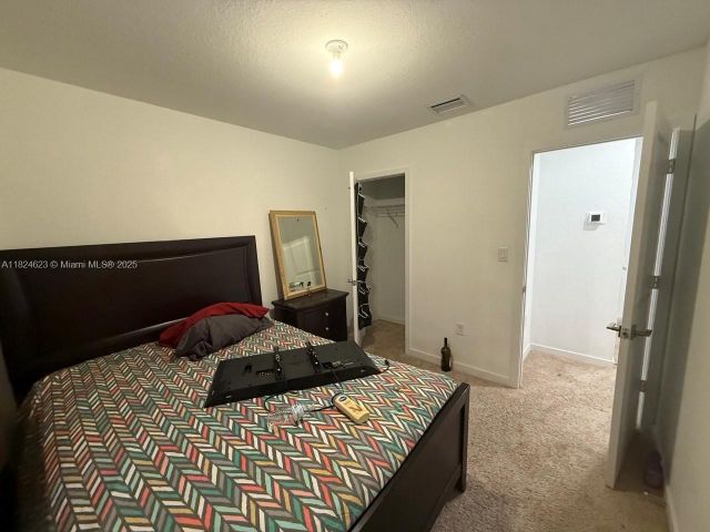 Дом в аренду по адресу 2317 SE 10th St 2317 - фото 6191293