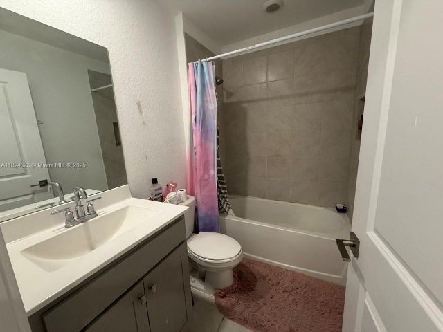 Дом в аренду по адресу 2317 SE 10th St 2317 - фото 6191296