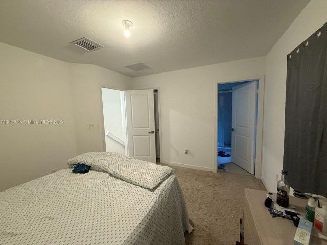 Дом в аренду по адресу 2317 SE 10th St 2317 - фото 6191298