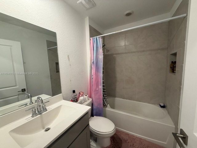 Дом в аренду по адресу 2317 SE 10th St 2317 - фото 6191299