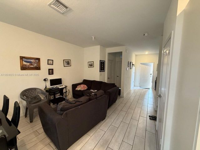 Дом в аренду по адресу 2317 SE 10th St 2317 - фото 6191303