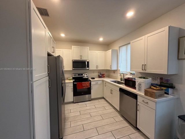 Дом в аренду по адресу 2317 SE 10th St 2317 - фото 6191304