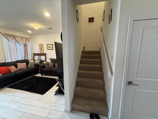 Дом в аренду по адресу 2317 SE 10th St 2317 - фото 6191305