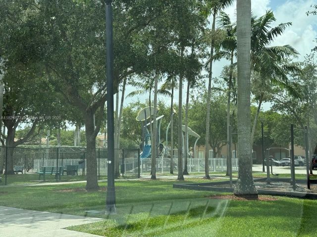 Дом в аренду по адресу 2317 SE 10th St 2317 - фото 6191309